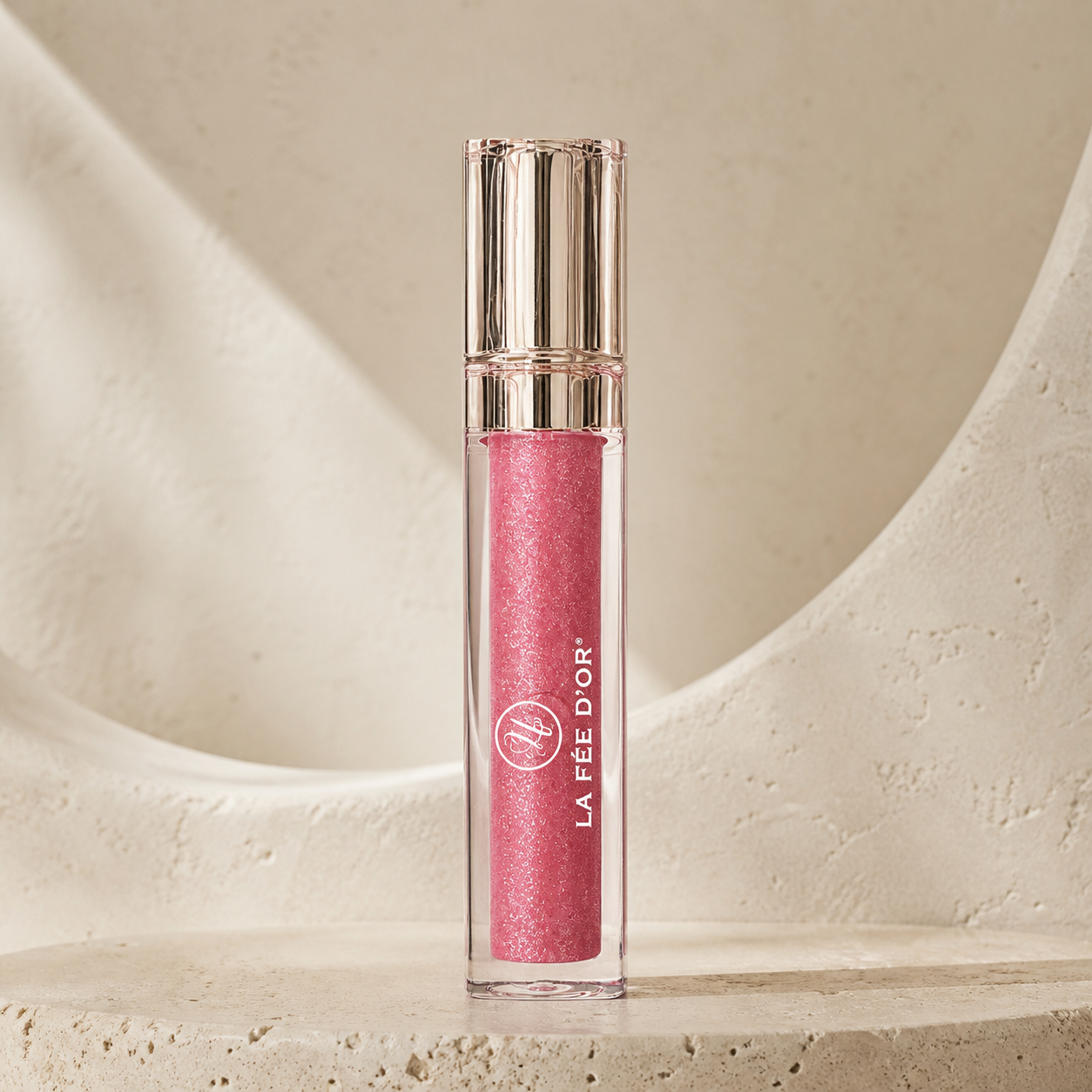La Fée d’Or – roséfarbener Lipgloss auf hellem Stein
